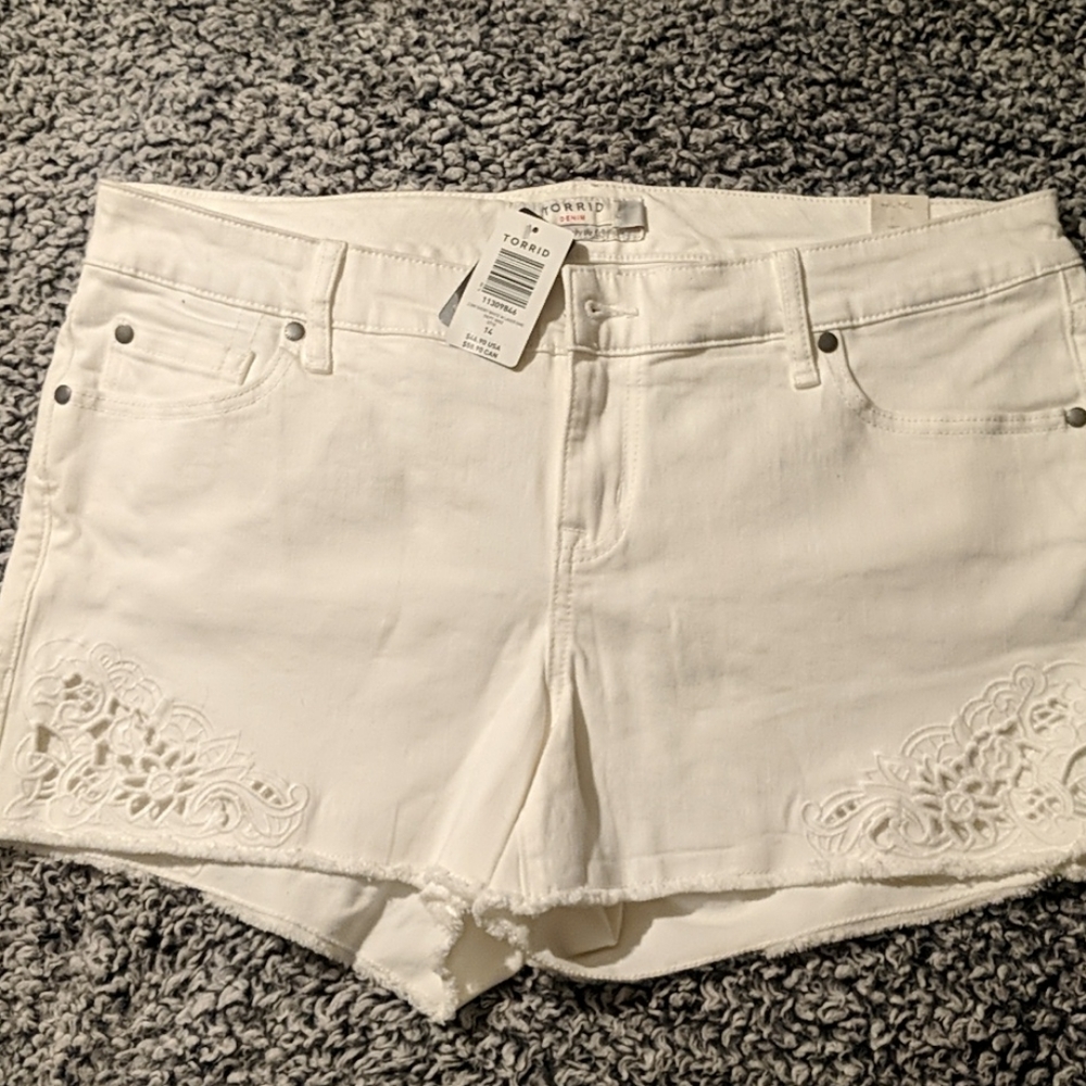Nwt white lace cutout shorts